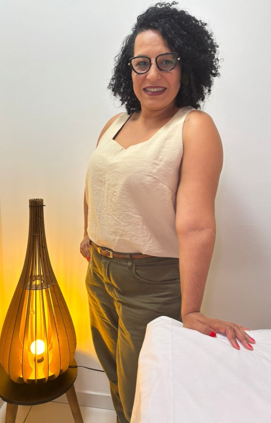 Retrato de Domi Aguiar — fundadora do estúdio